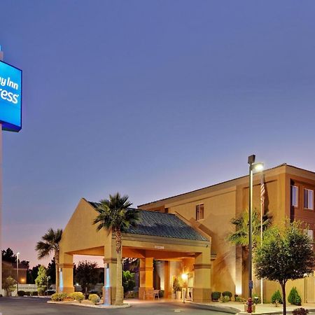 Holiday Inn Express Las Vegas-Nellis By Ihg Екстериор снимка