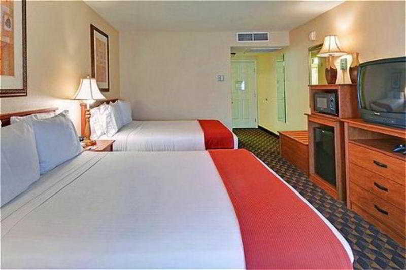 Holiday Inn Express Las Vegas-Nellis By Ihg Стая снимка