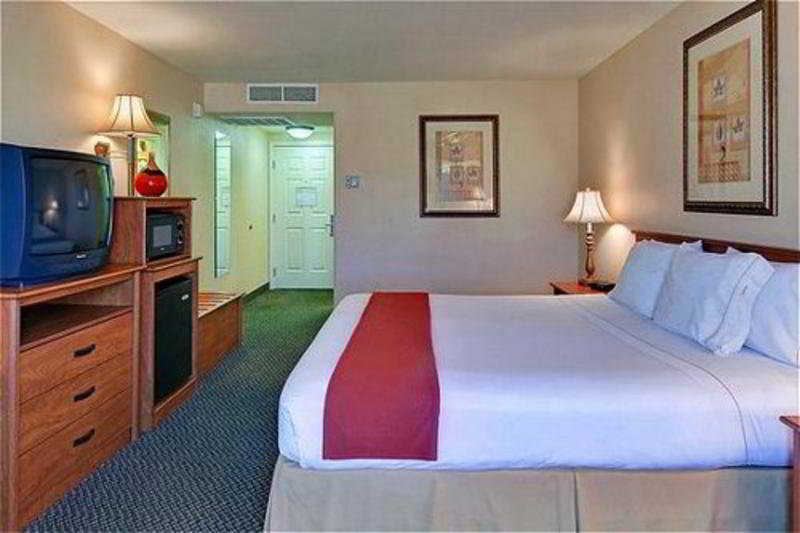 Holiday Inn Express Las Vegas-Nellis By Ihg Стая снимка