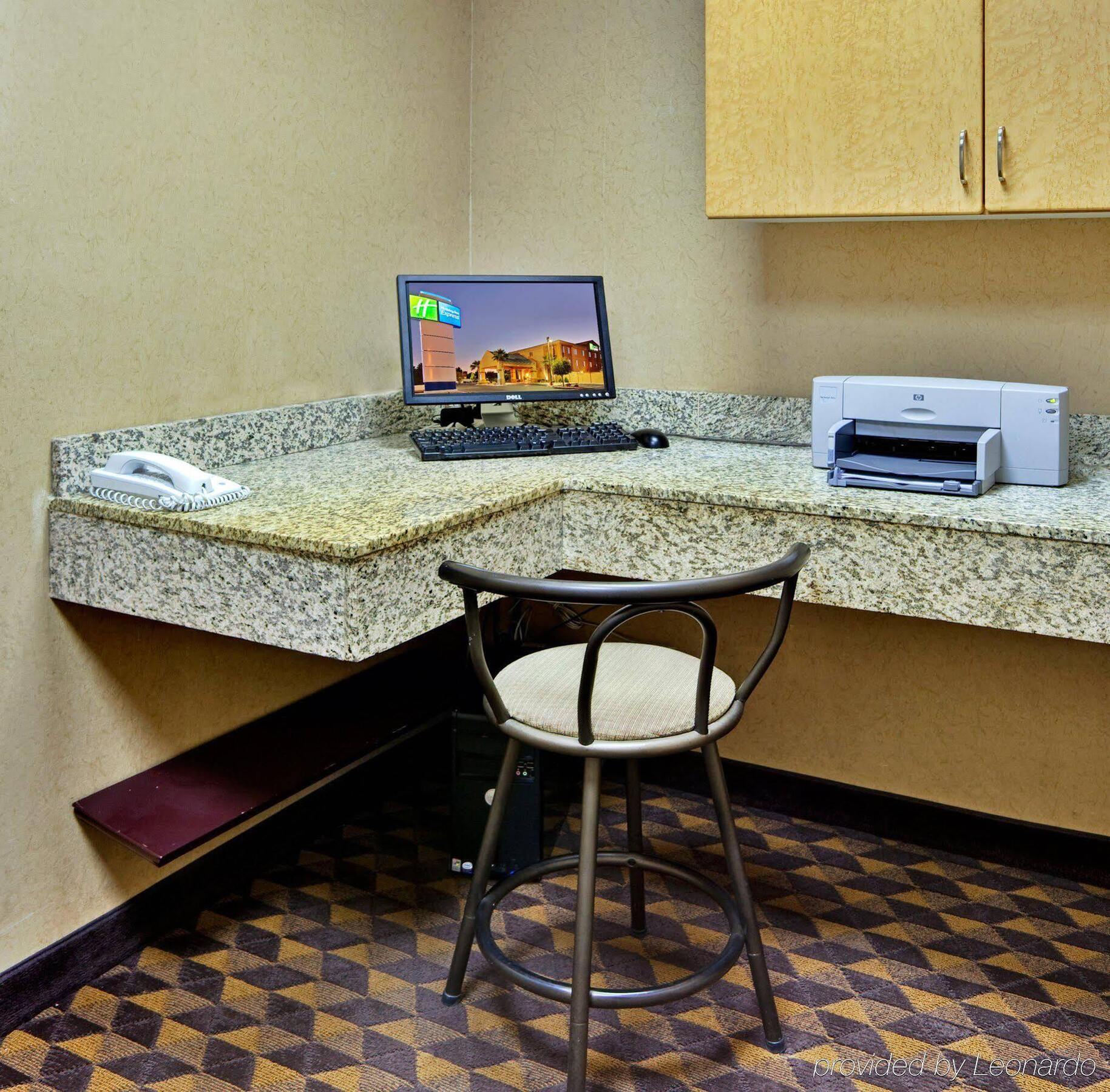 Holiday Inn Express Las Vegas-Nellis By Ihg Екстериор снимка